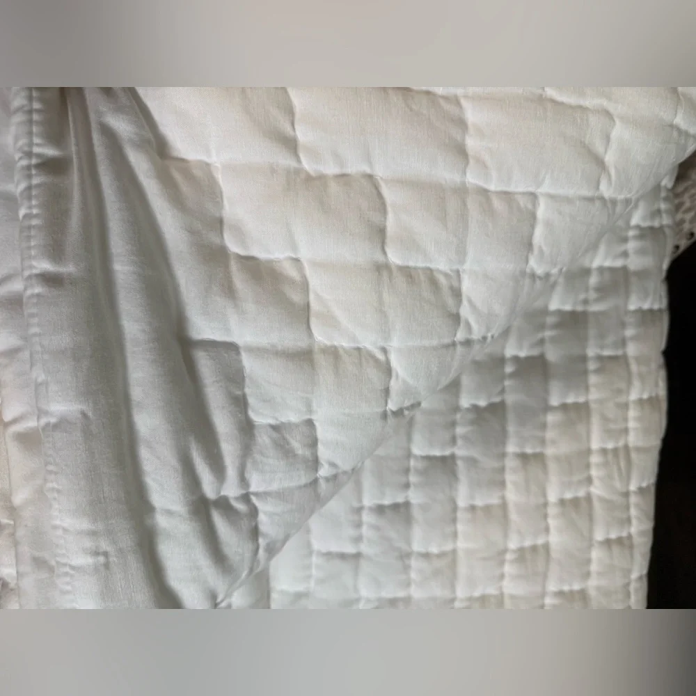 Pottery Barn Cal King White Linen Cotton Comforter